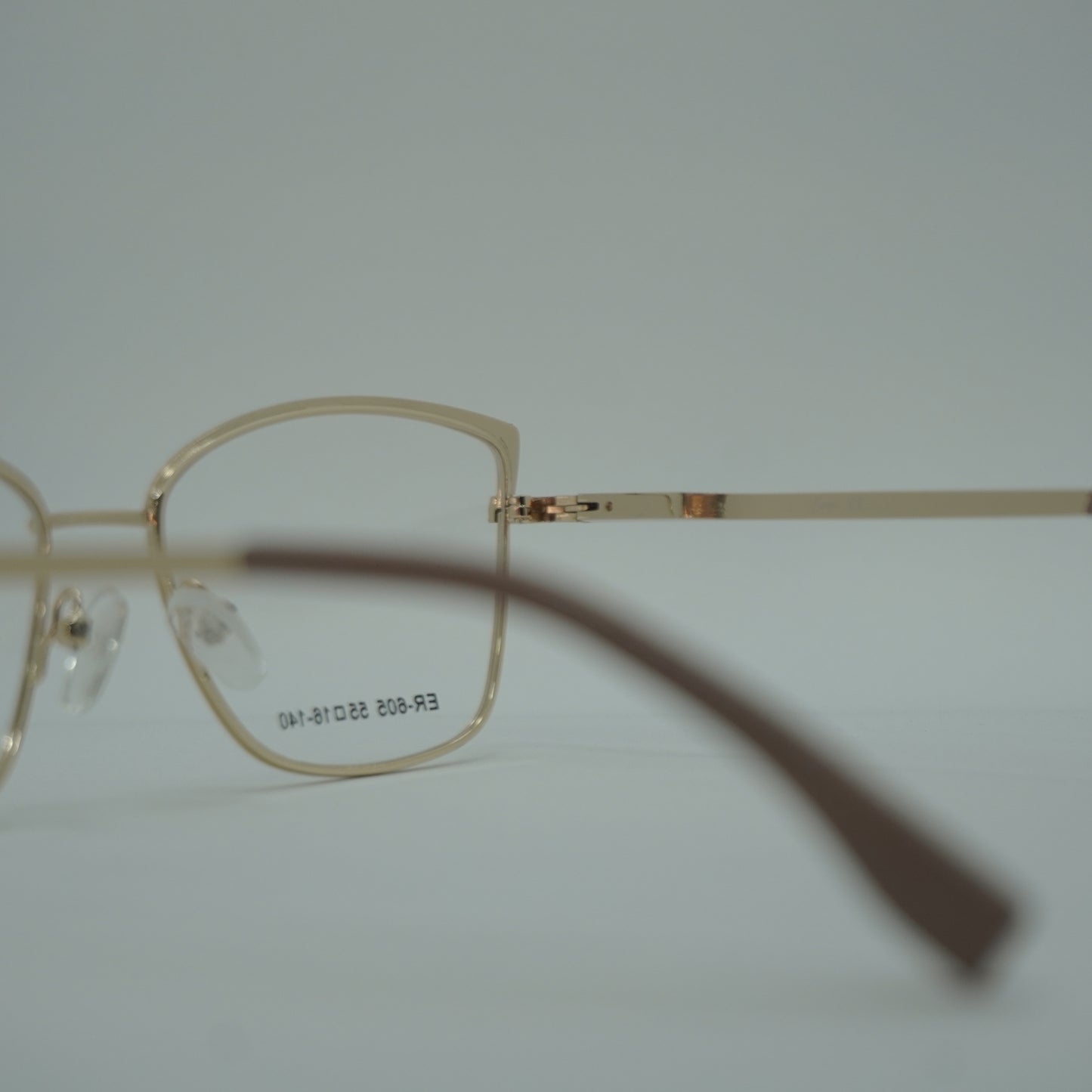 Montura Mujer - Gold+ lente formulado.