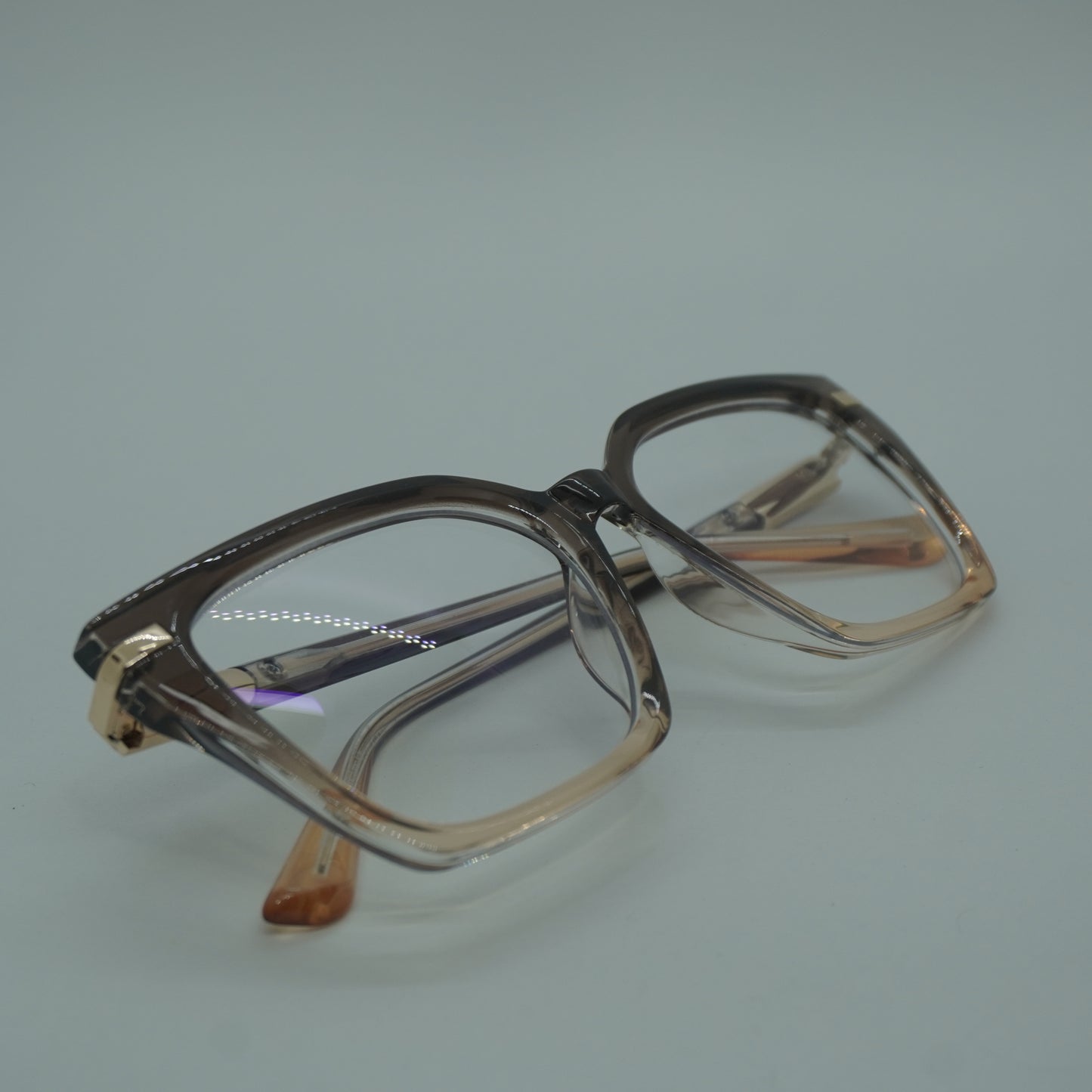 Montura Mujer - Traslucida Cafe+ lente formulado.