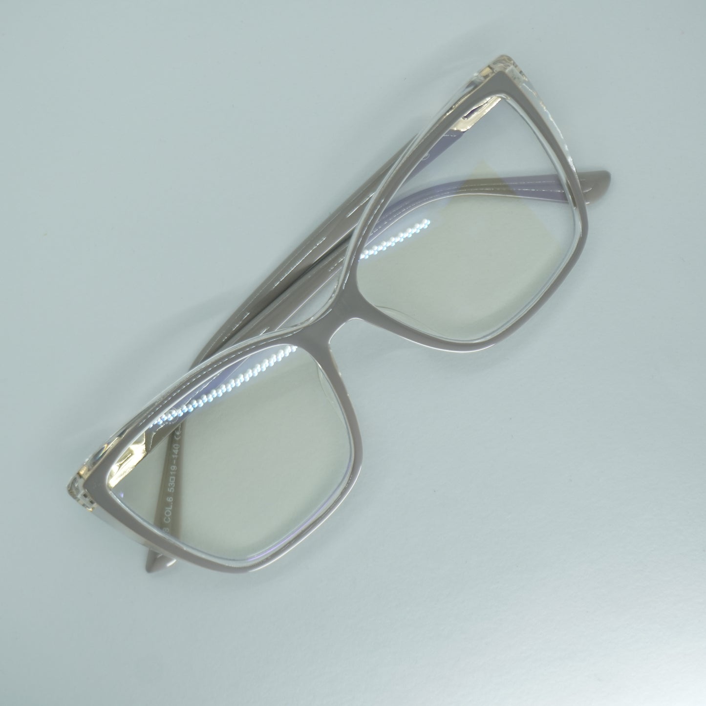 Montura Mujer - Gris+ lente formulado.