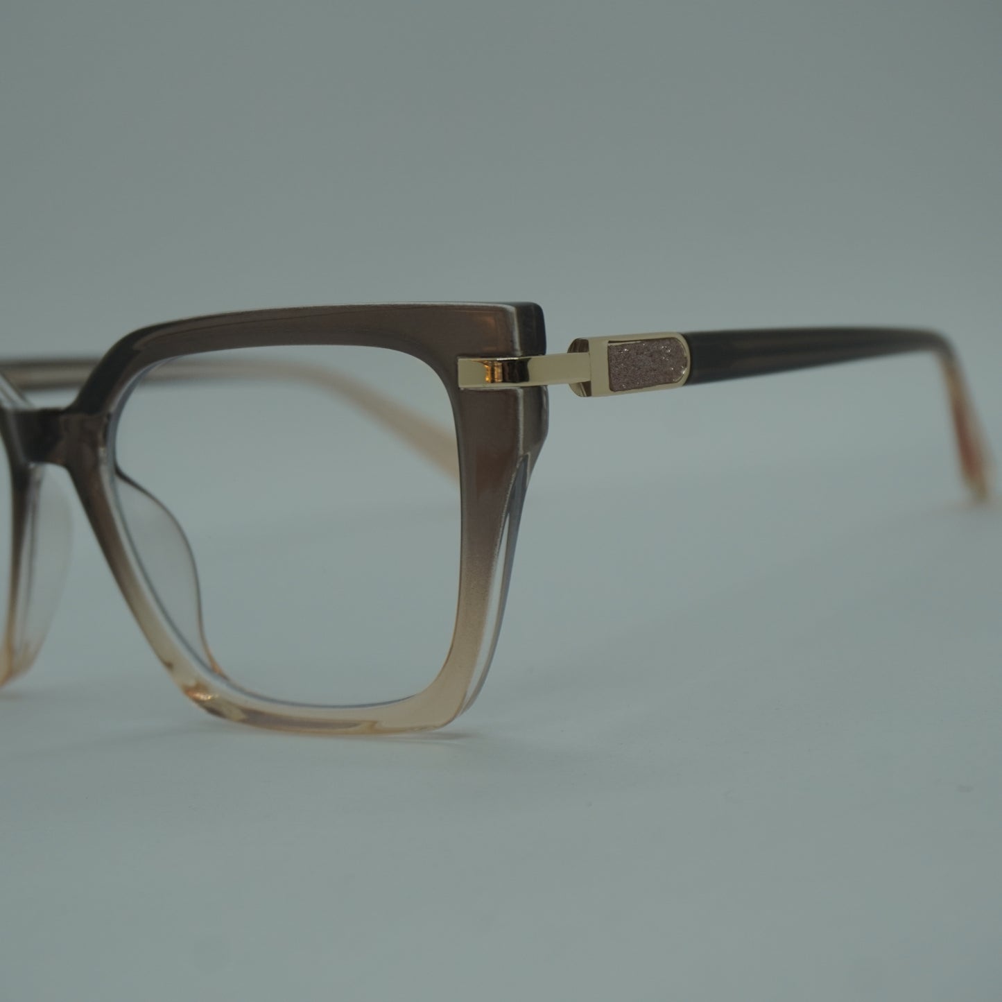 Montura Mujer - Traslucida Cafe+ lente formulado.