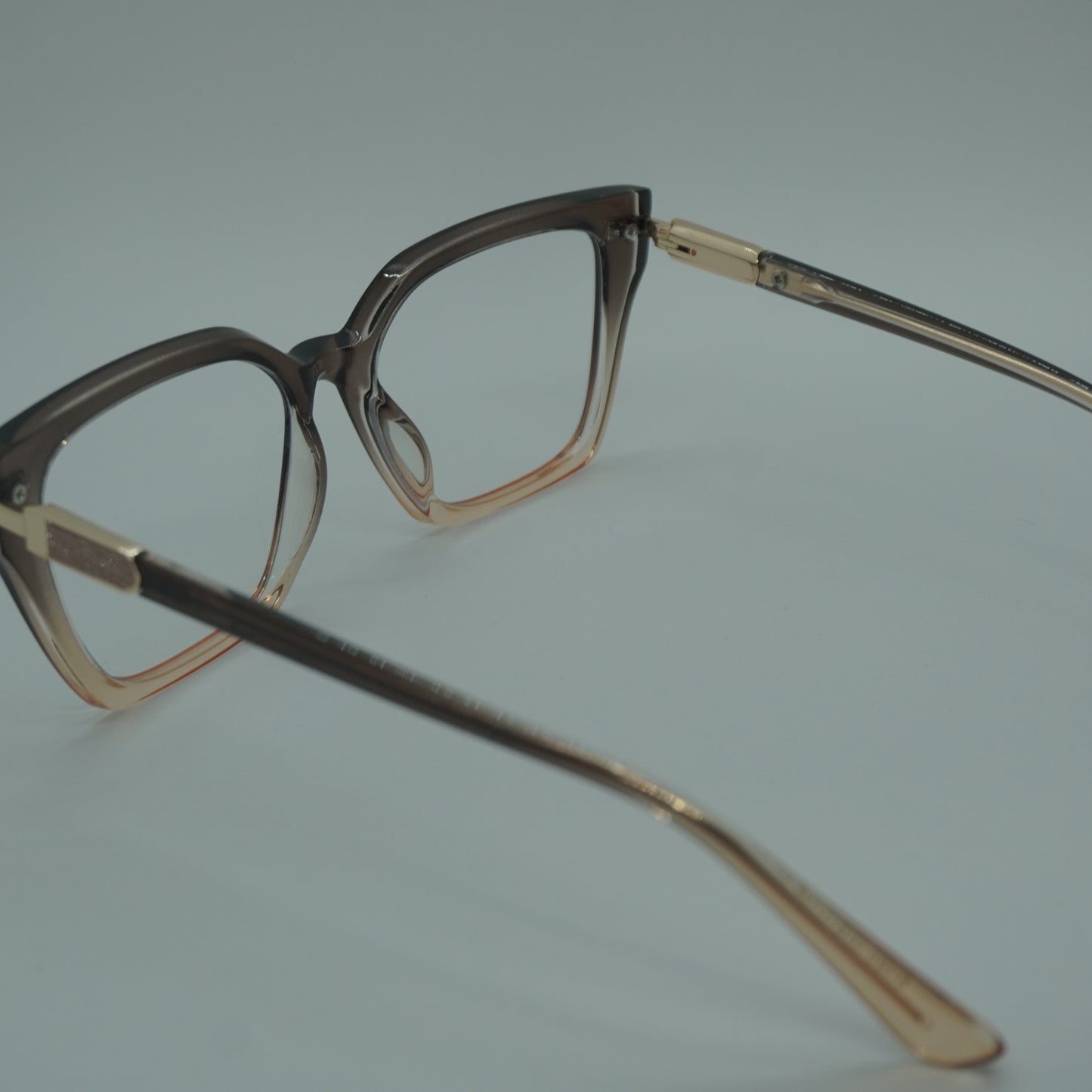 Montura Mujer - Traslucida Cafe+ lente formulado.